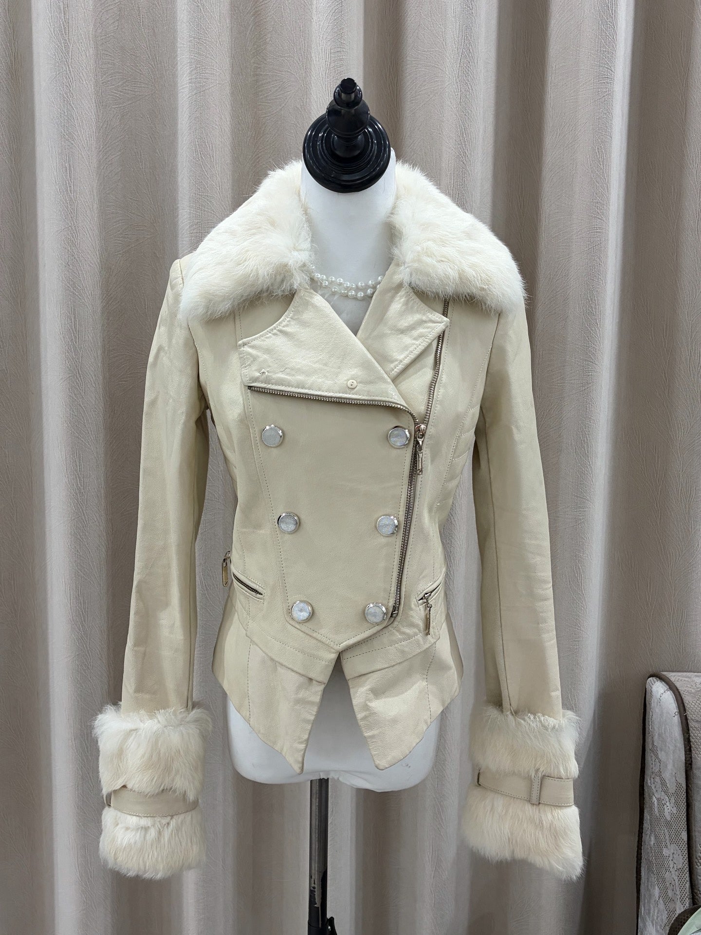 Vintage creamy-white genuine leather jacket