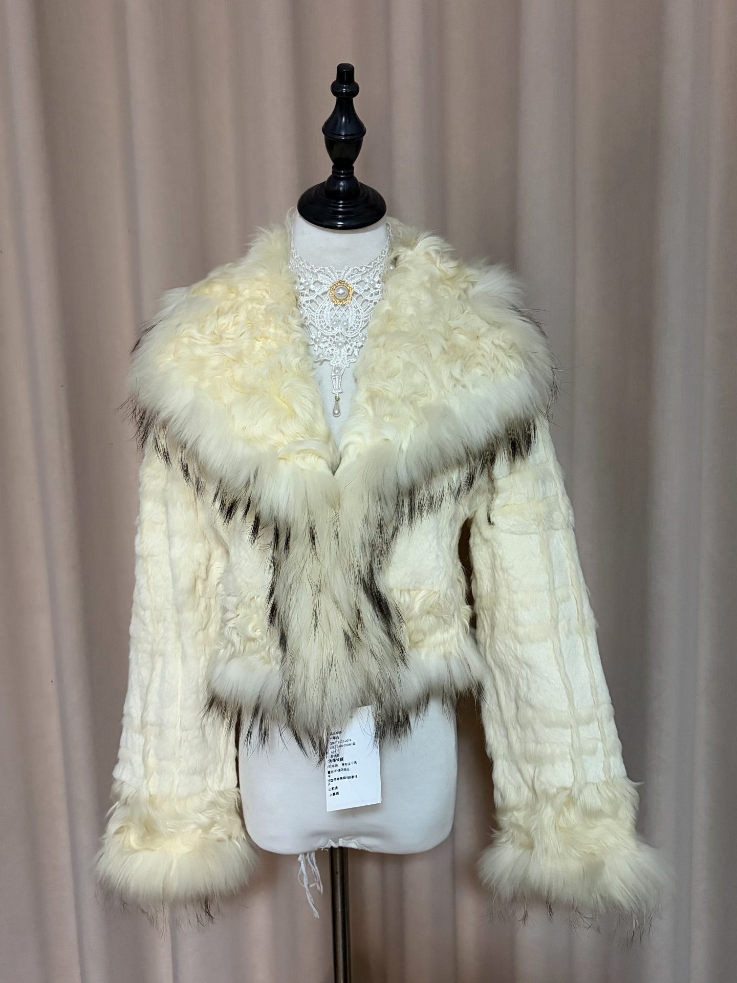 Vintage creamy-white genuine fur-collar coat