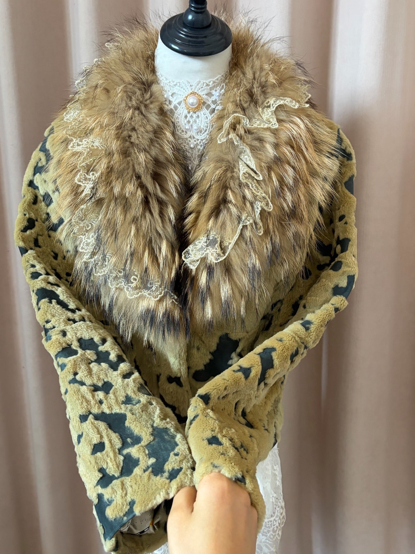 Vintage leopard-print genuine fur cropped coat