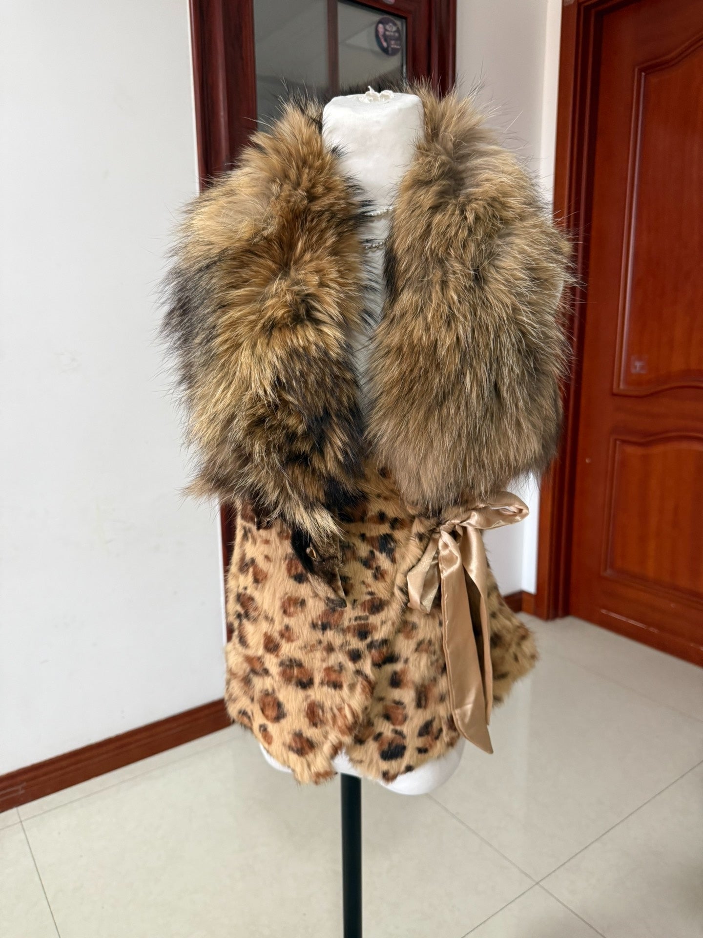 Vintage leopard-print fox fur collar vest