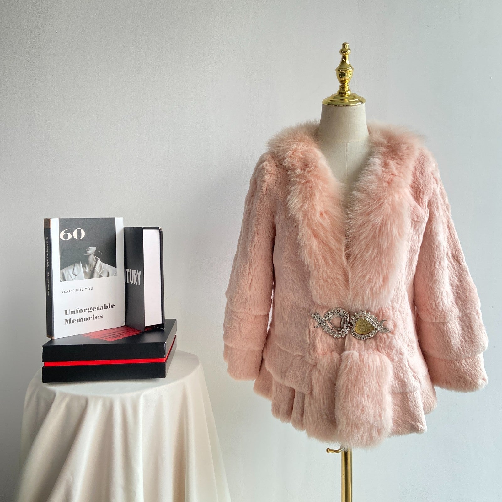 Vintage Pink faux Rabbit Fur Coat with faux Fox Fur Collar Jewel Clasp (Women’M