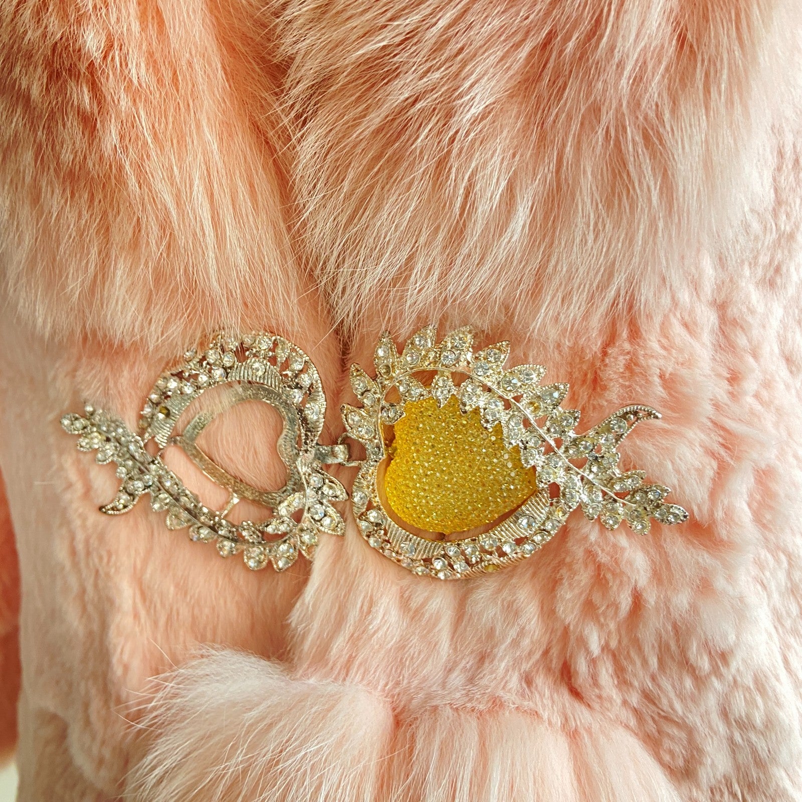 Vintage Pink faux Rabbit Fur Coat with faux Fox Fur Collar Jewel Clasp (Women’M
