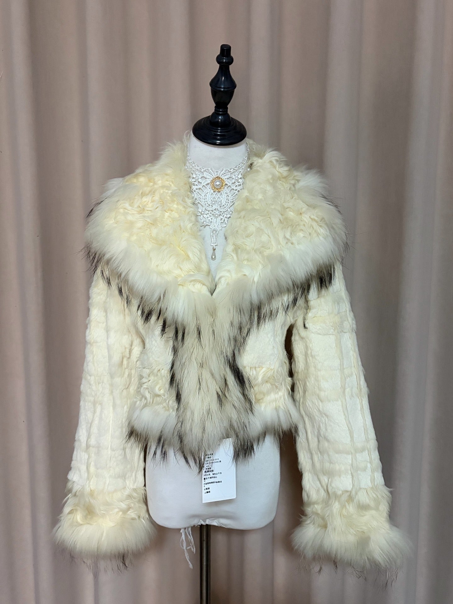 Vintage creamy-white genuine fur-collar coat