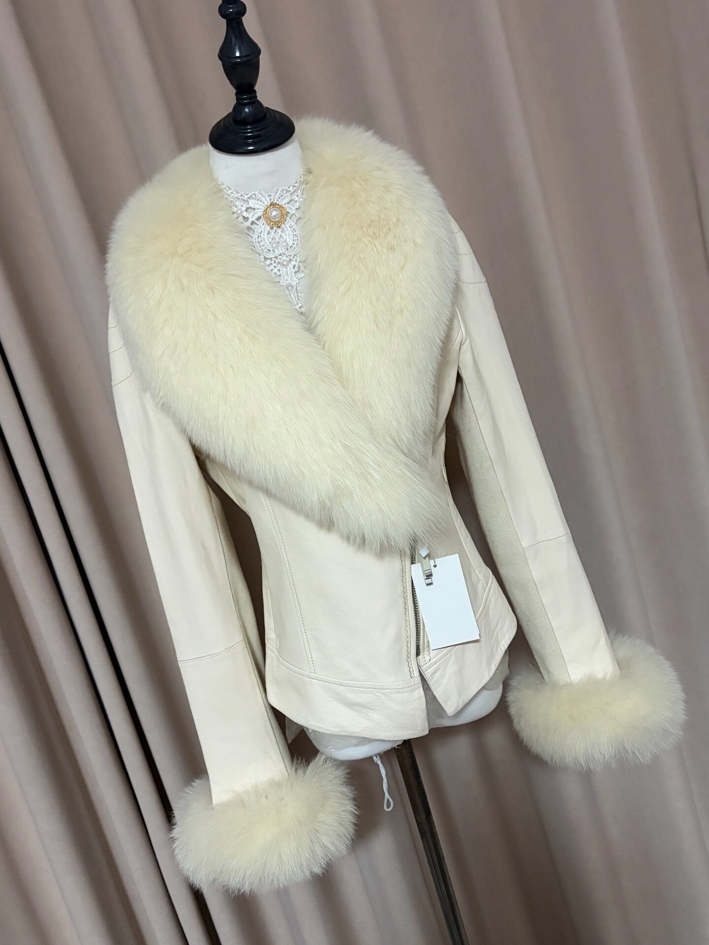 Vintage off-white leather jacket with a real fur collar
