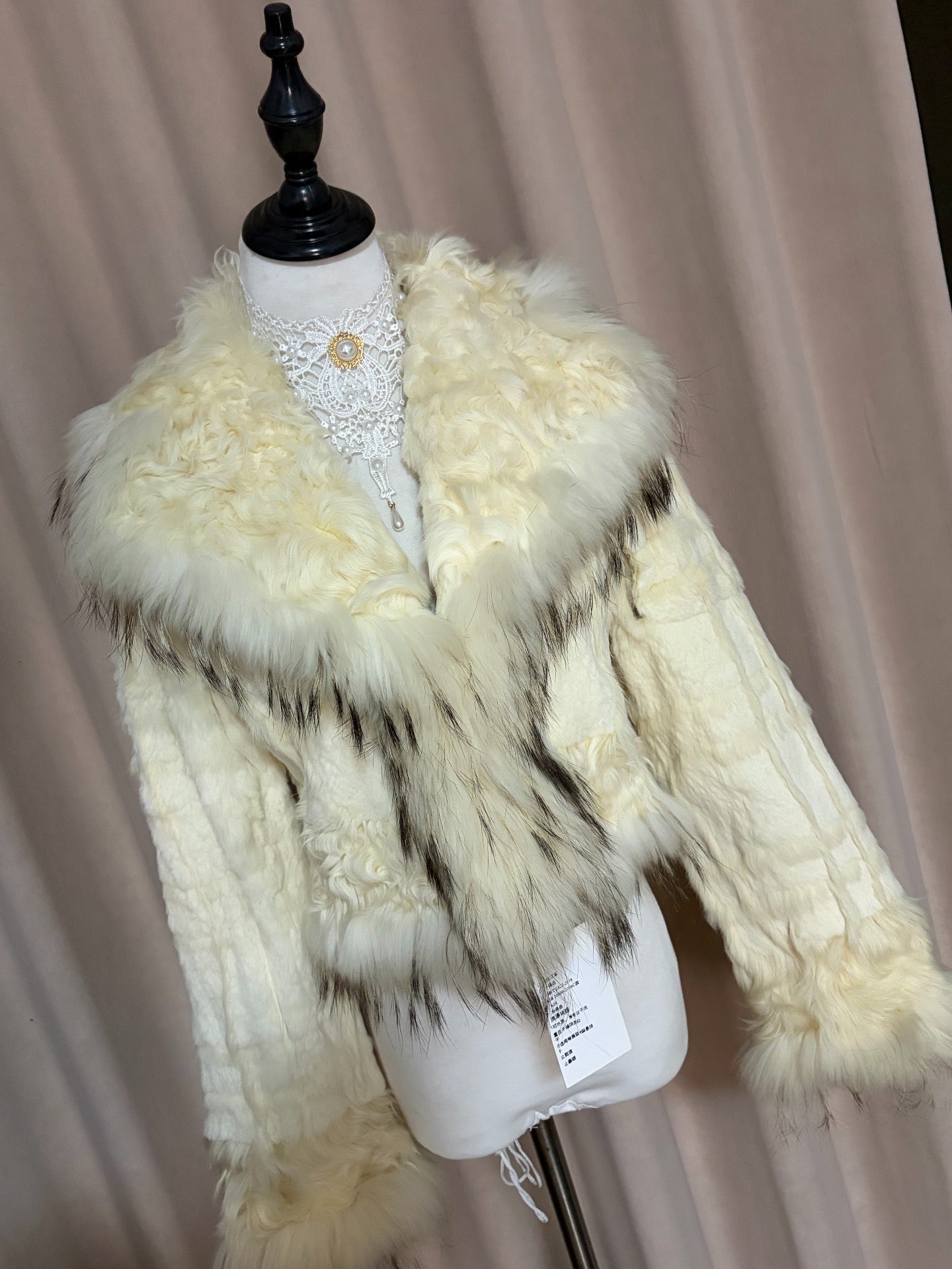 Vintage creamy-white genuine fur-collar coat