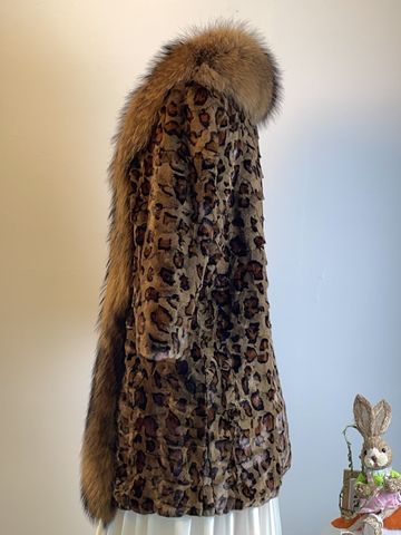 Vintfur Brown Leopard Genuine Fur Coat ccp4 Image on the left