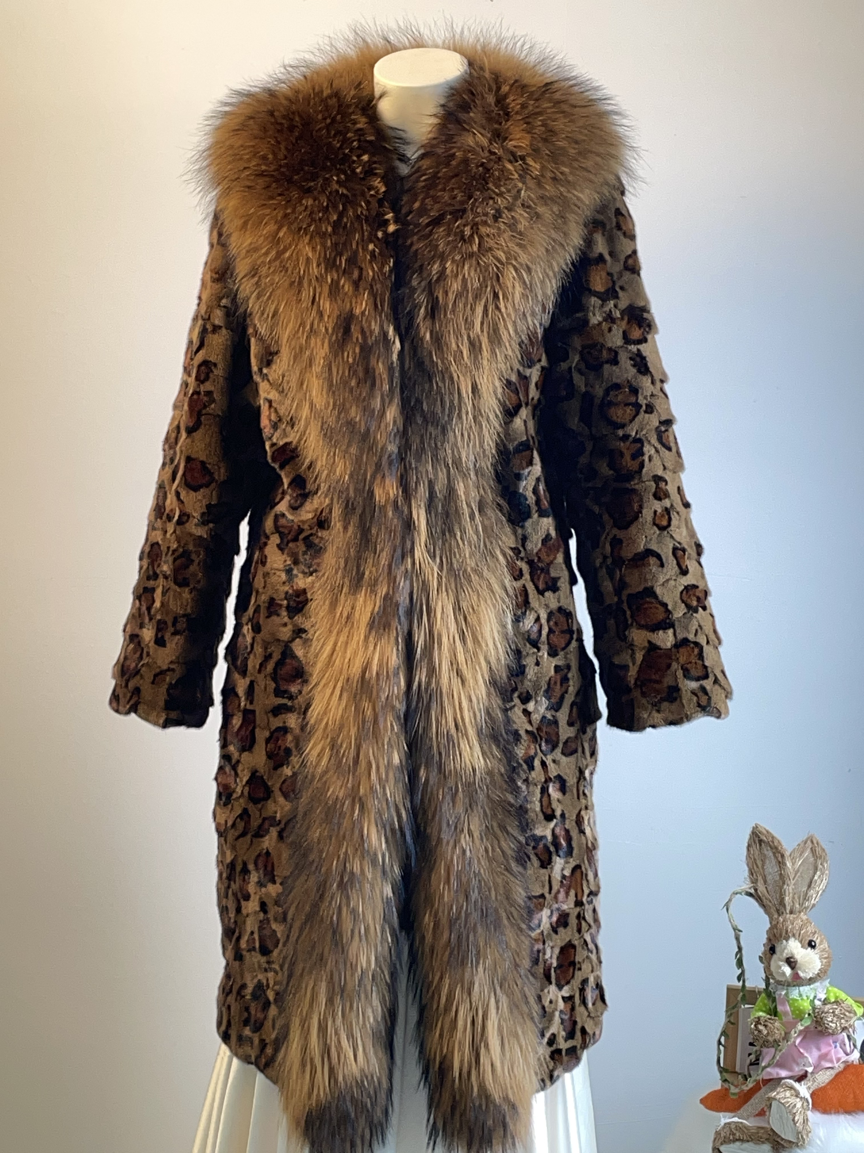Vintfur Brown Leopard Genuine Fur Coat ccp4 Front view