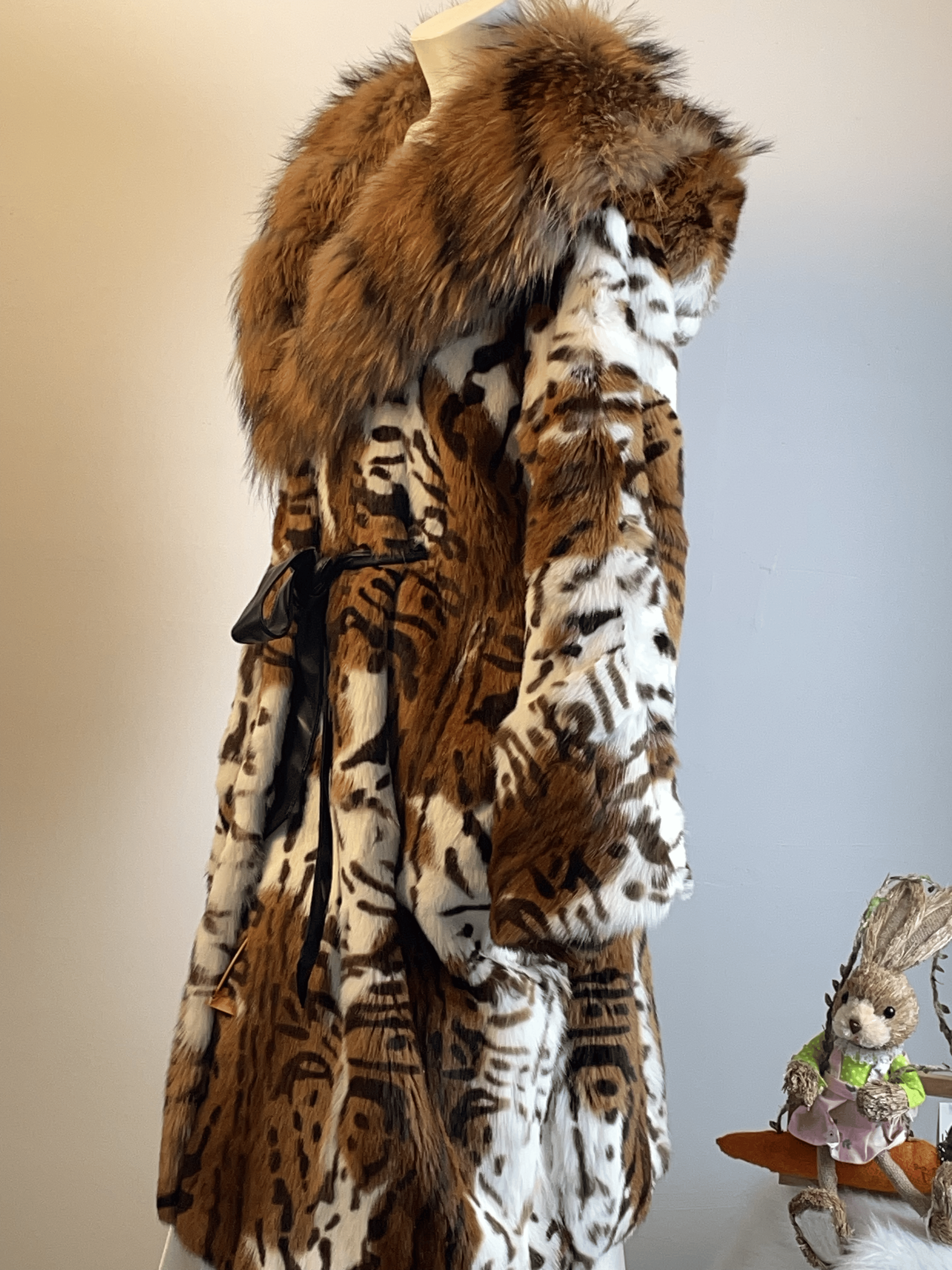Vintfur Tiger Stripe Genuine Fur Coat ccp3 Figure on the right