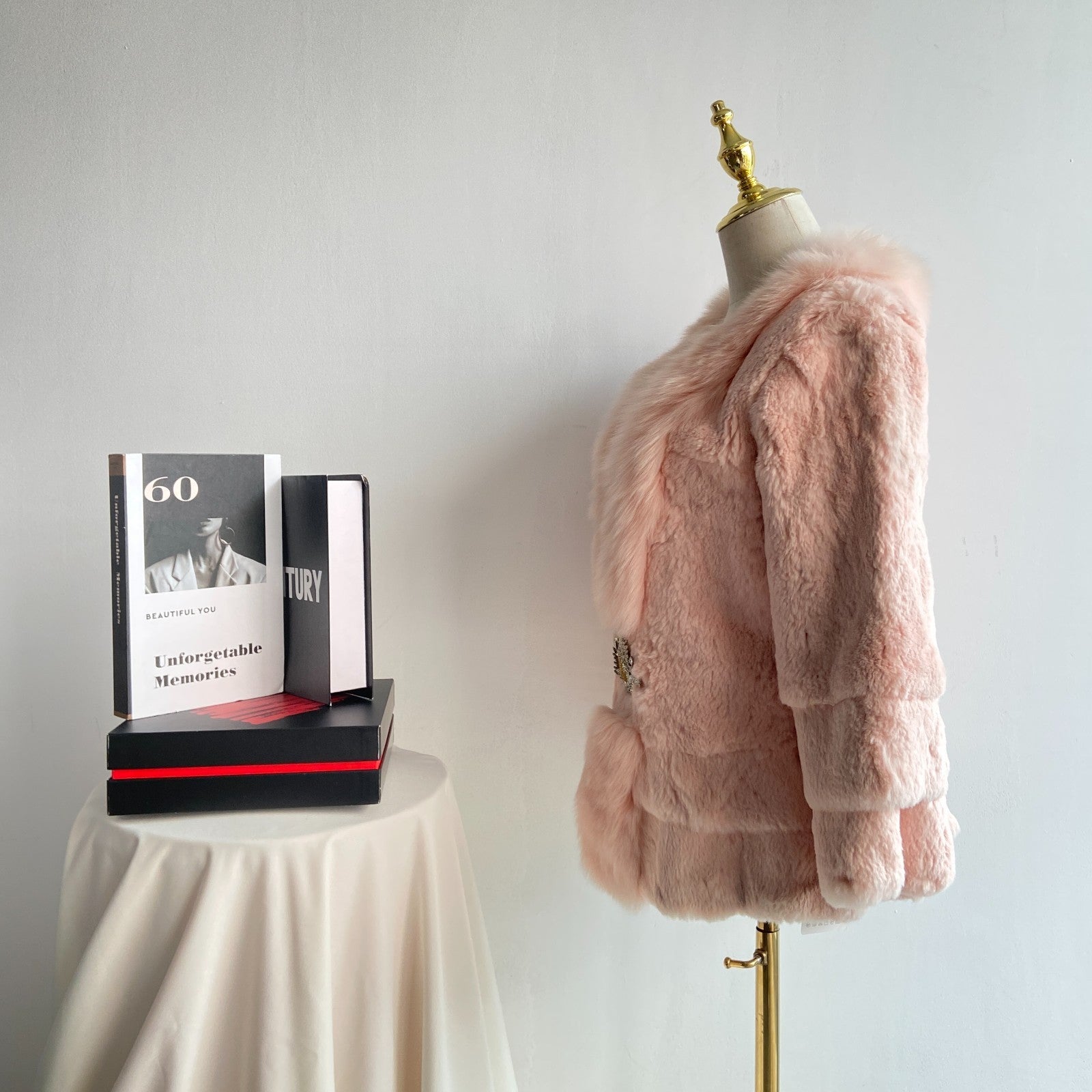 Vintage Pink faux Rabbit Fur Coat with faux Fox Fur Collar Jewel Clasp (Women’M